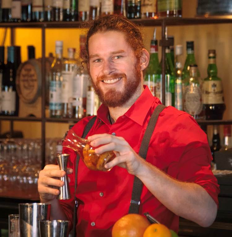 <a id="Solare-Tommy-Holiday-Cocktails"></a>Learn to Make Holiday Cocktails with Tommy